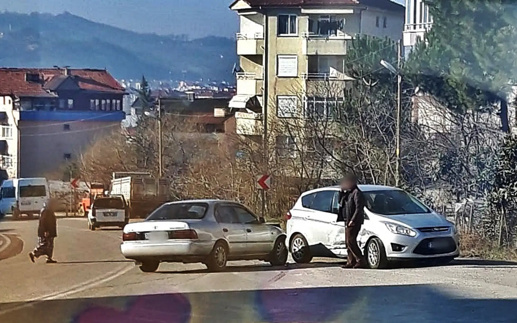 Kaza, iki araç çarpıştı