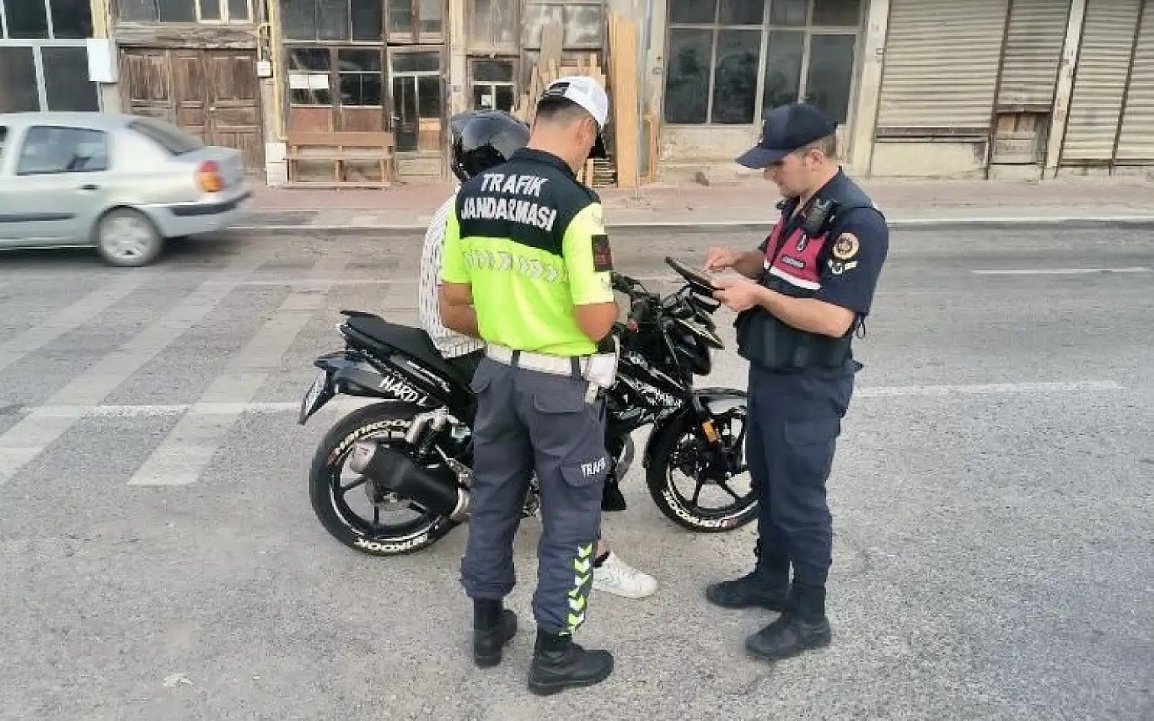 Ekipler tek tek durdurdu