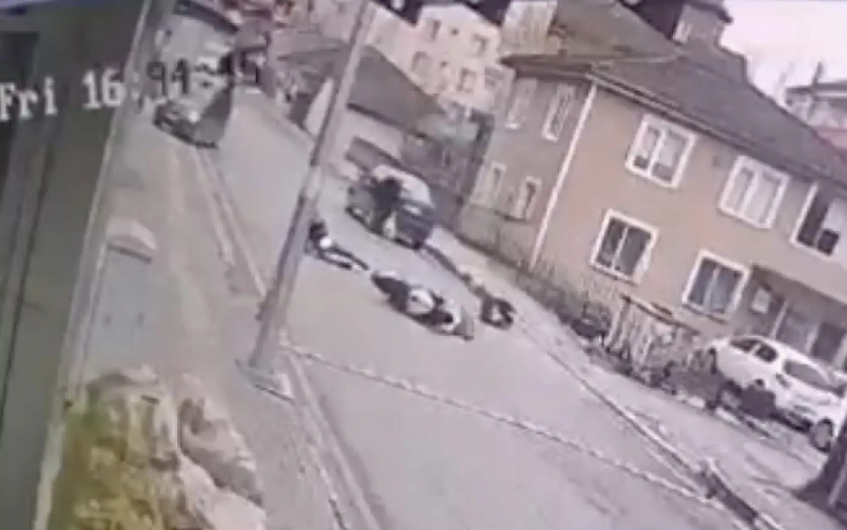 Motosiklet kadına böyle çarptı