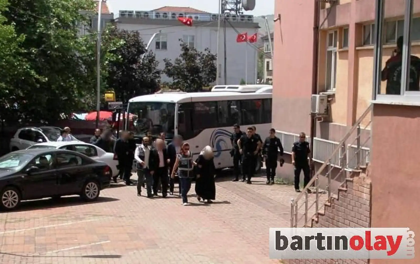 Bartın'da Gözltındaki 26 kişi adliyeye sevk edildi