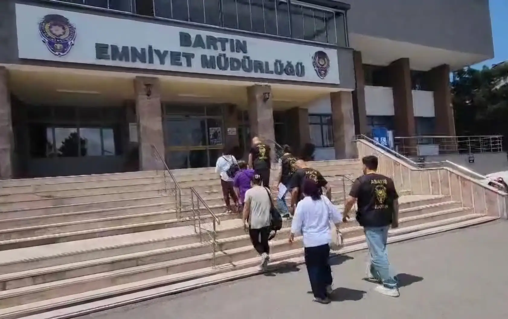 29 adrese fuhuş baskını