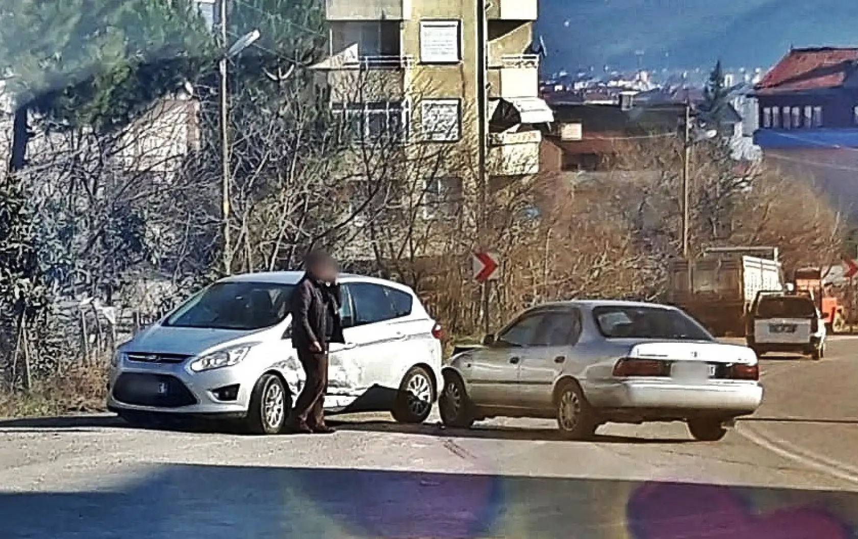 Kaza, iki araç çarpıştı