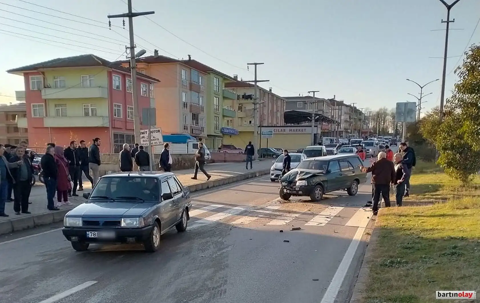 Köpeğe çarpmamak için durdu, kaza oldu