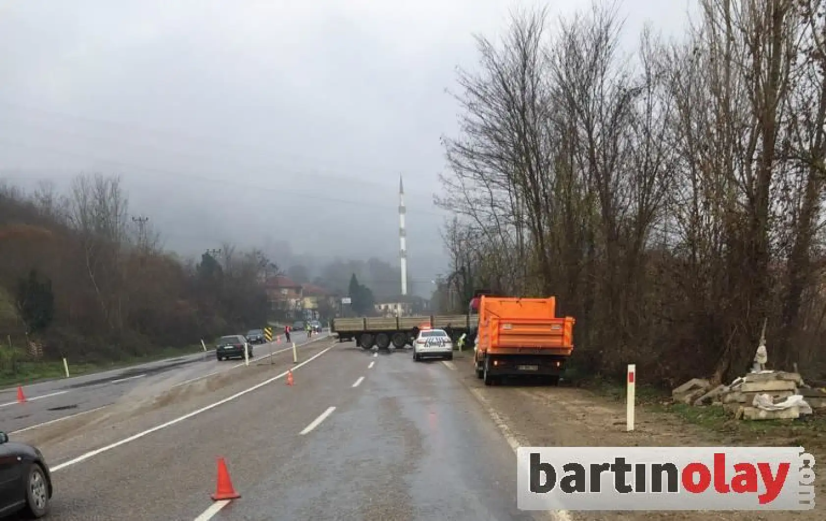 Kayan Tır yoldan çıktı