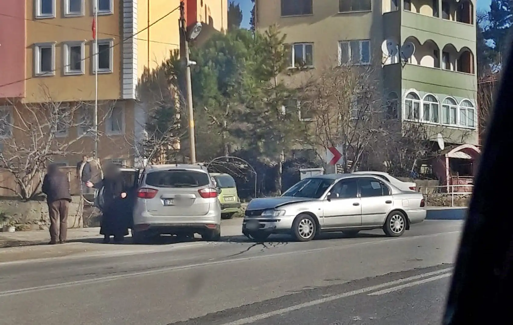 Kaza, iki araç çarpıştı