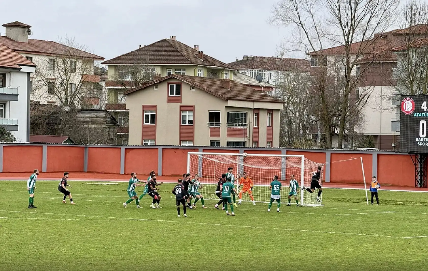 Maç bitti, tribünler karıştı