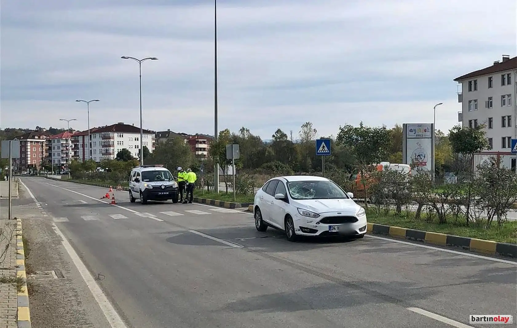 Otomobil ile motosiklet çarpıştı, 1 yaralı