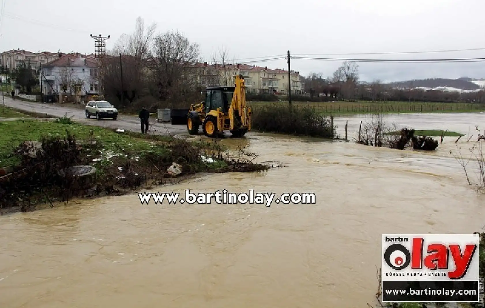 Karlar Eridi, Köprü Ve Yollar Sular Altında 