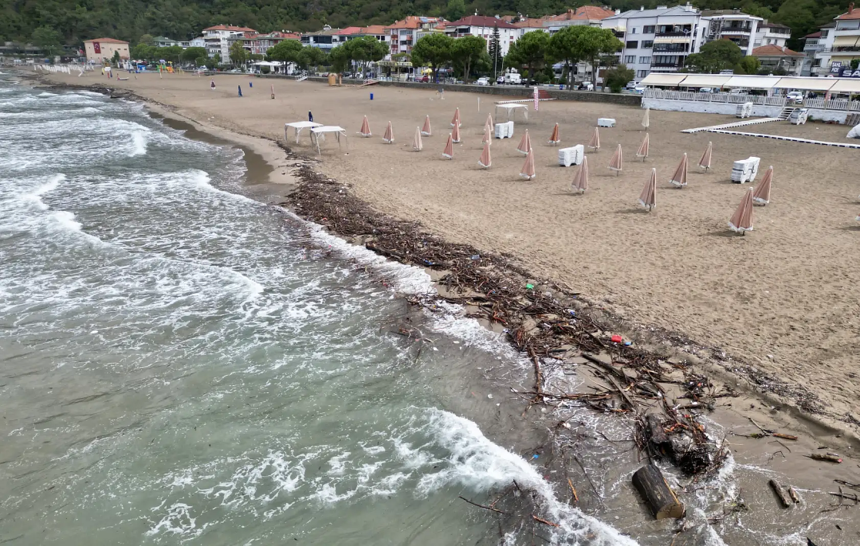 İnkumu sahilde çirkin manzara