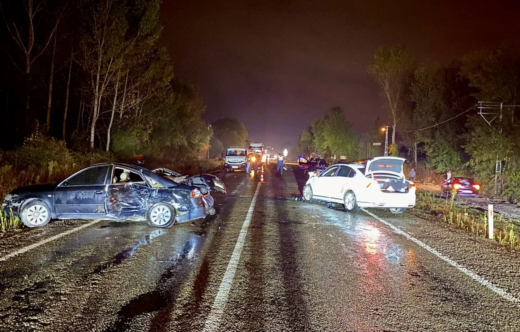 Kozcağız yolunda kafa kafaya çarpışma