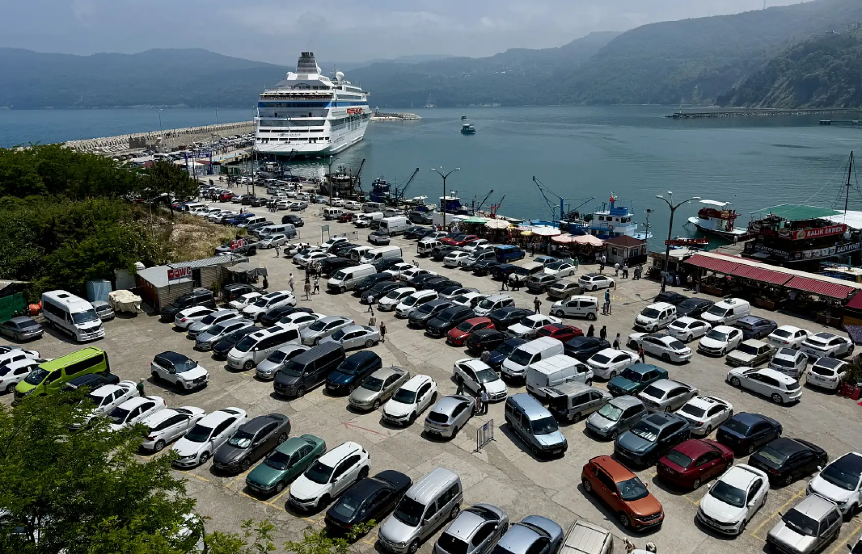 Yüz bine yakın ziyaretçi akın etti