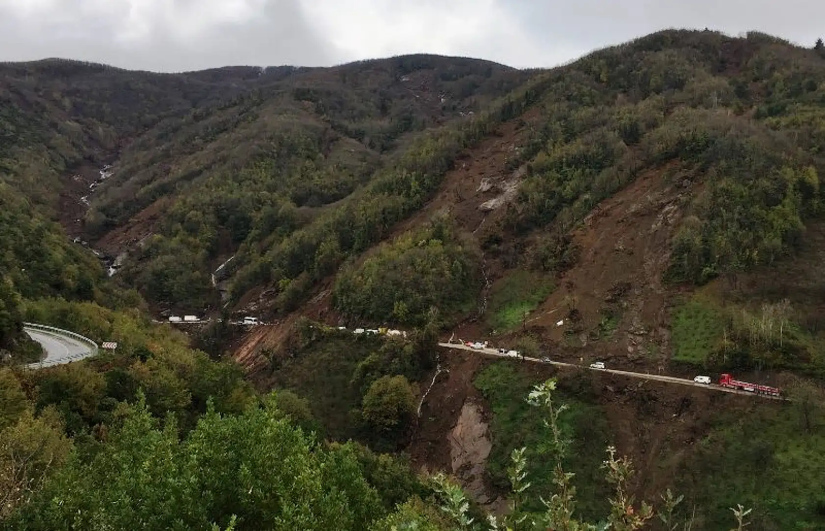 Kurucaşile Yolunda Heyelan
