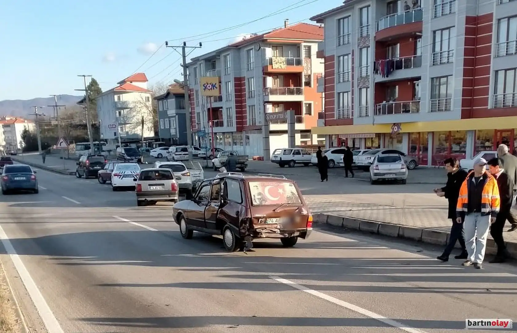 Köpeğe çarpmamak için durdu, kaza oldu