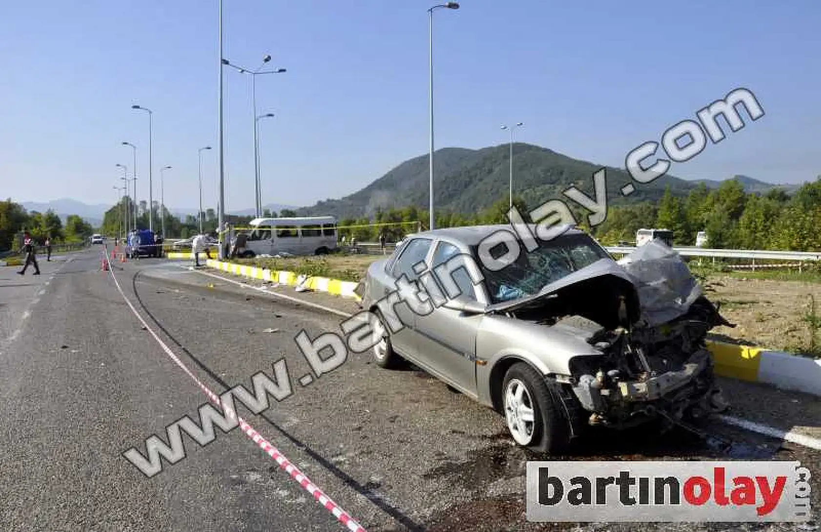 BARTIN'DA FECİ KAZA, 1 ÖLÜ 12 YARALI