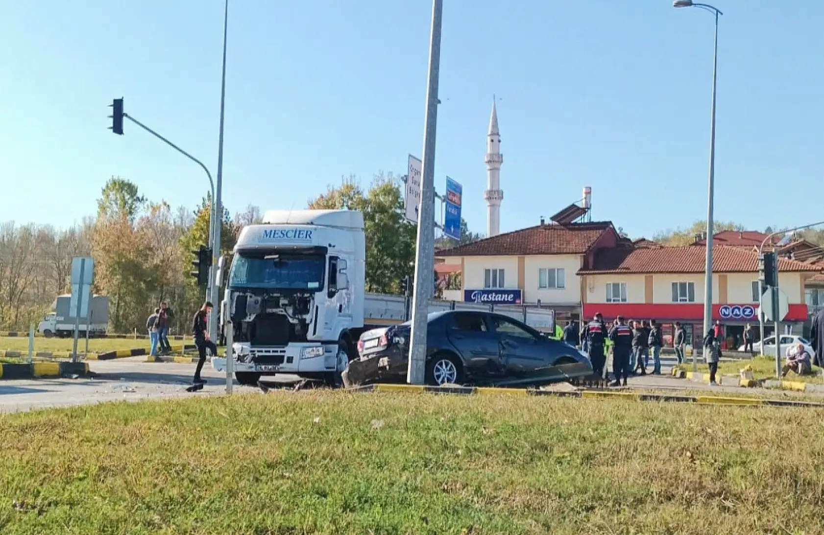 Otomobil ile tır çarpıştı