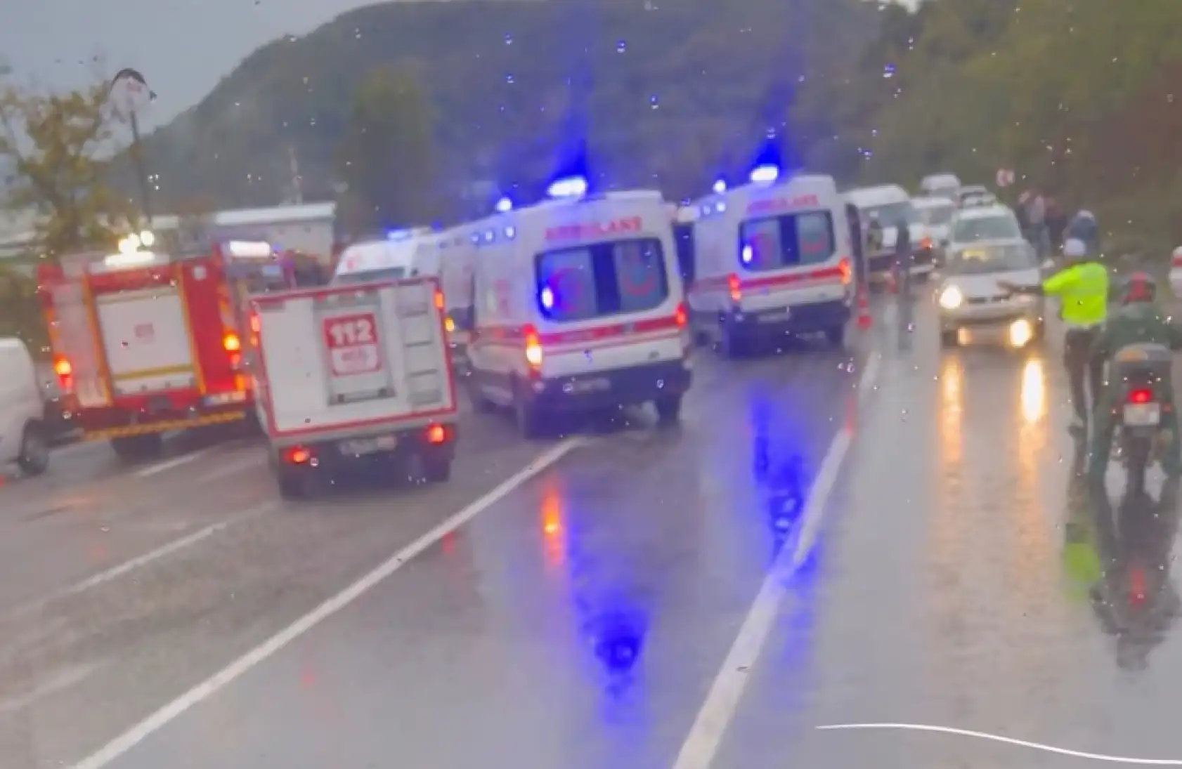 Bartın'da işçi servisi devrildi: 1 ölü 19 yaralı