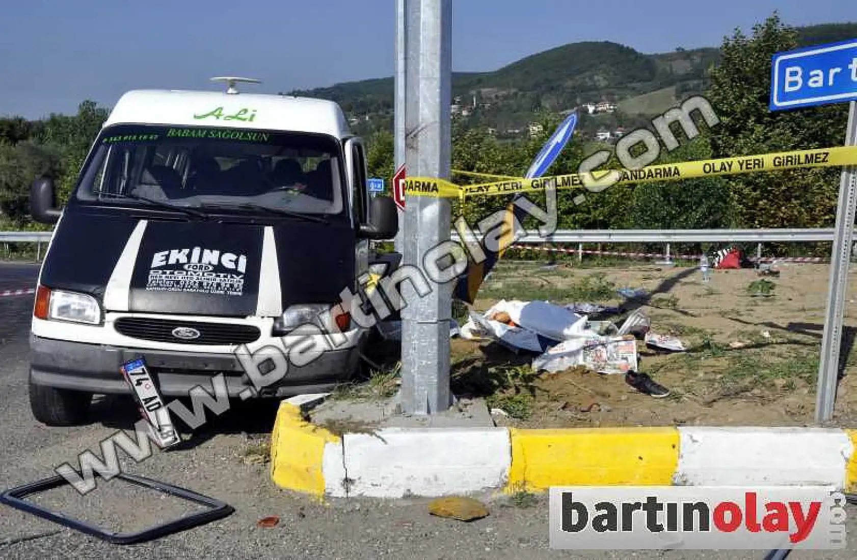 BARTIN'DA FECİ KAZA, 1 ÖLÜ 12 YARALI