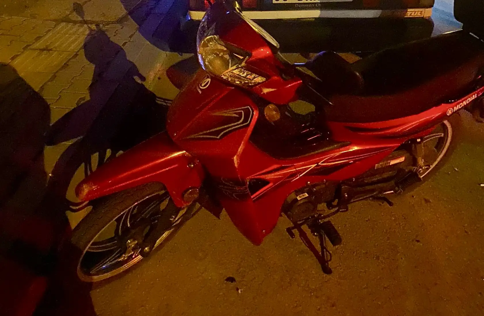 Motosiklet tilkiye çarptı