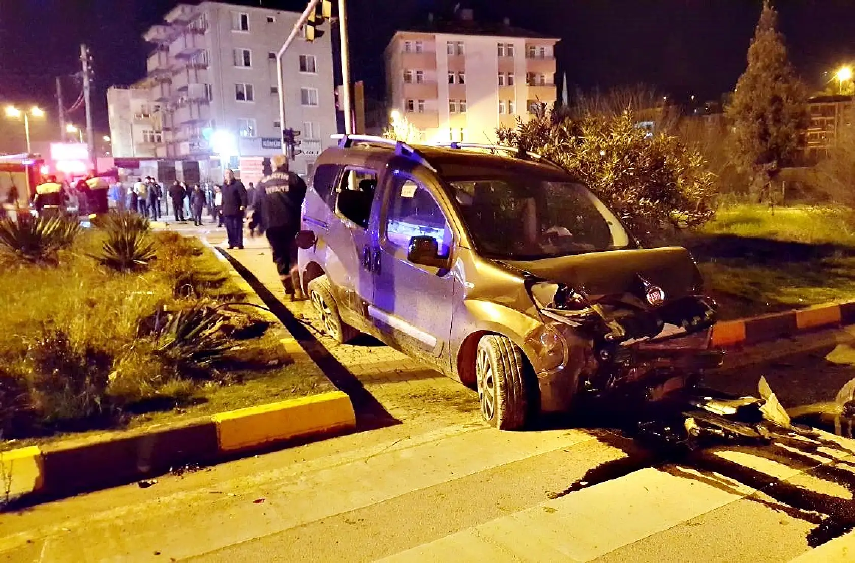 Çatmaca Işıklı kavşakta feci kaza