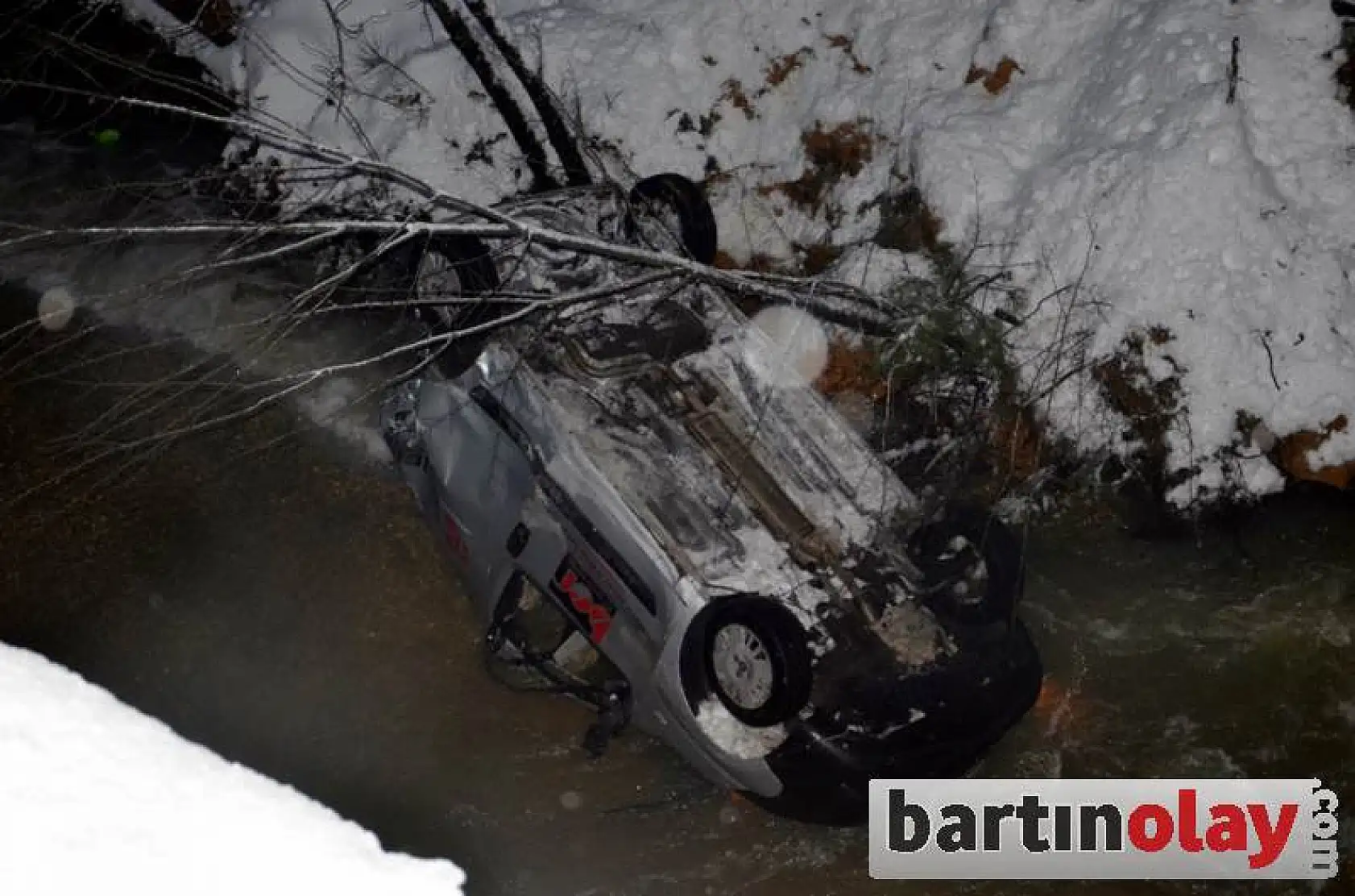 Otomobil dereye uçtu