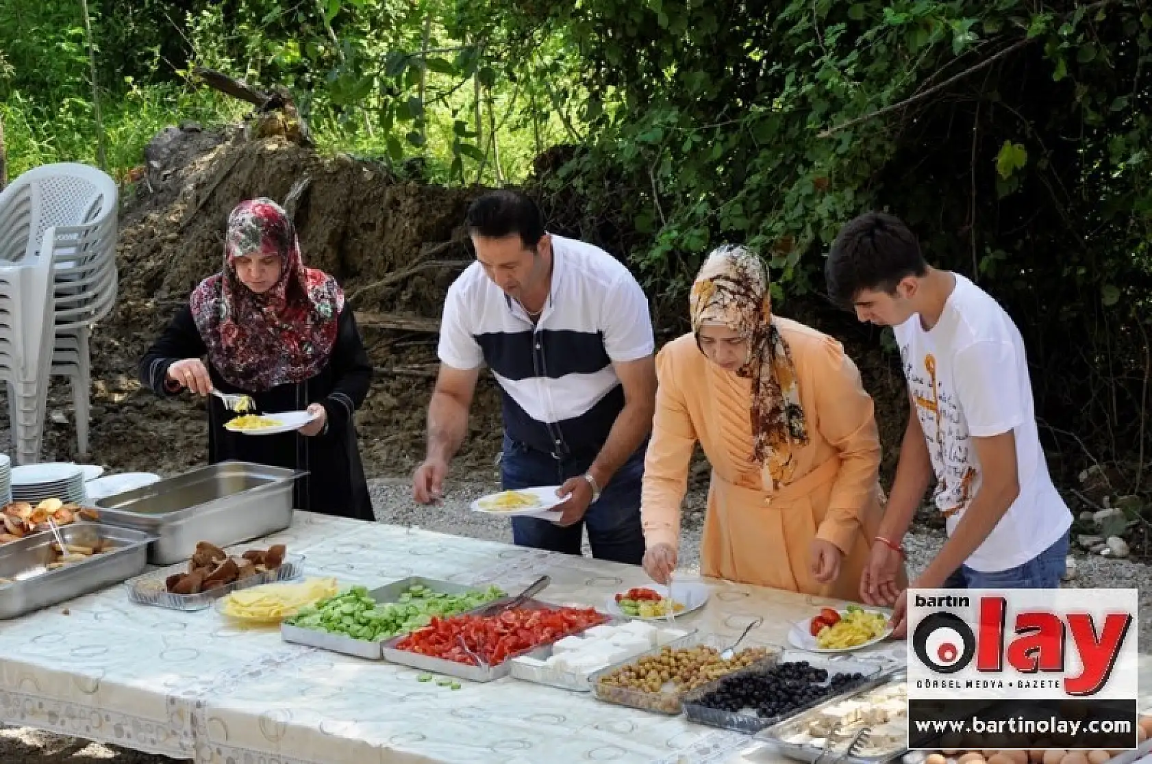 KOZCAĞIZ'DA AÇIK BÜFE KAHVALTI