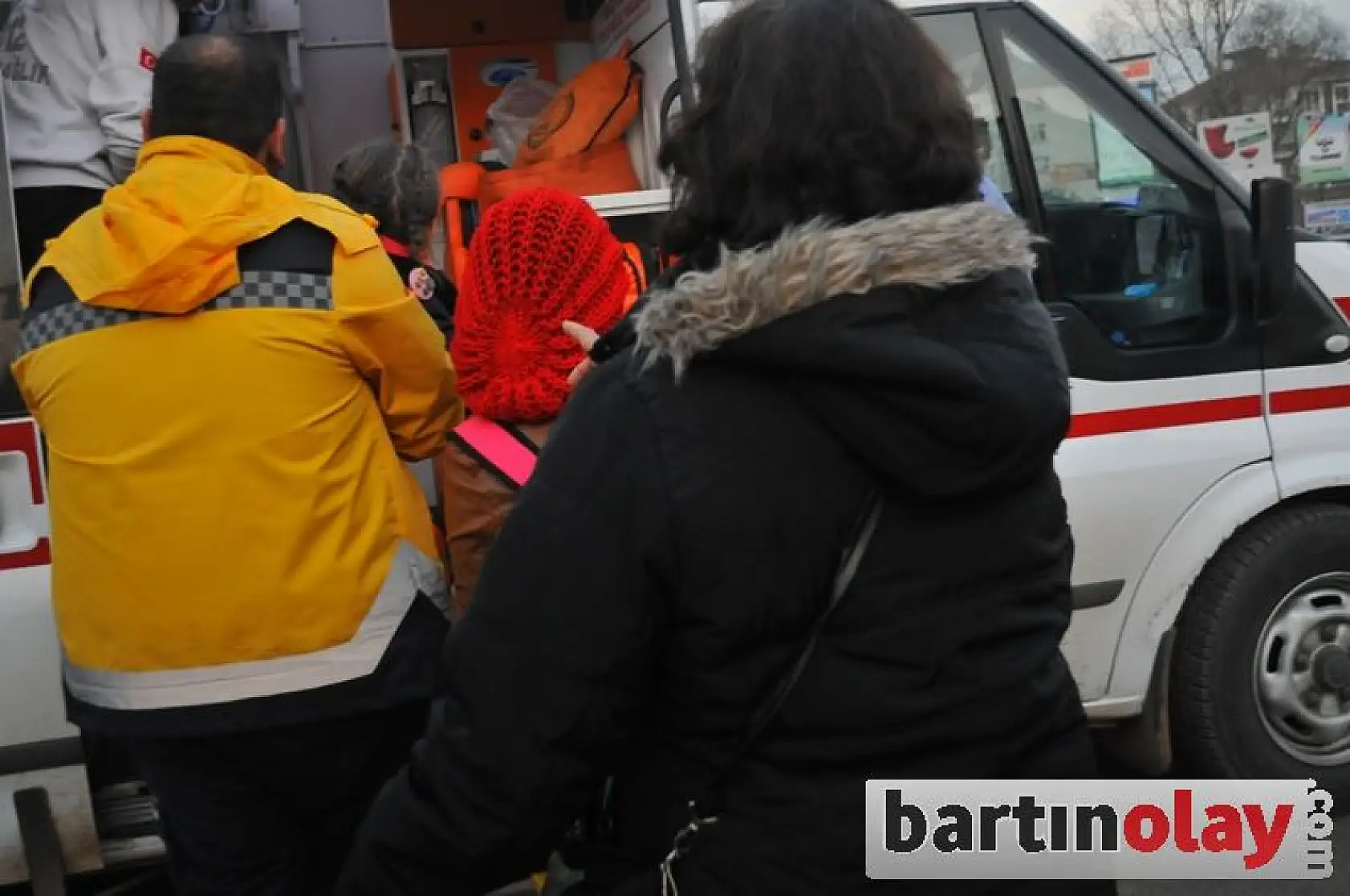 Otomobil yayaya çarptı