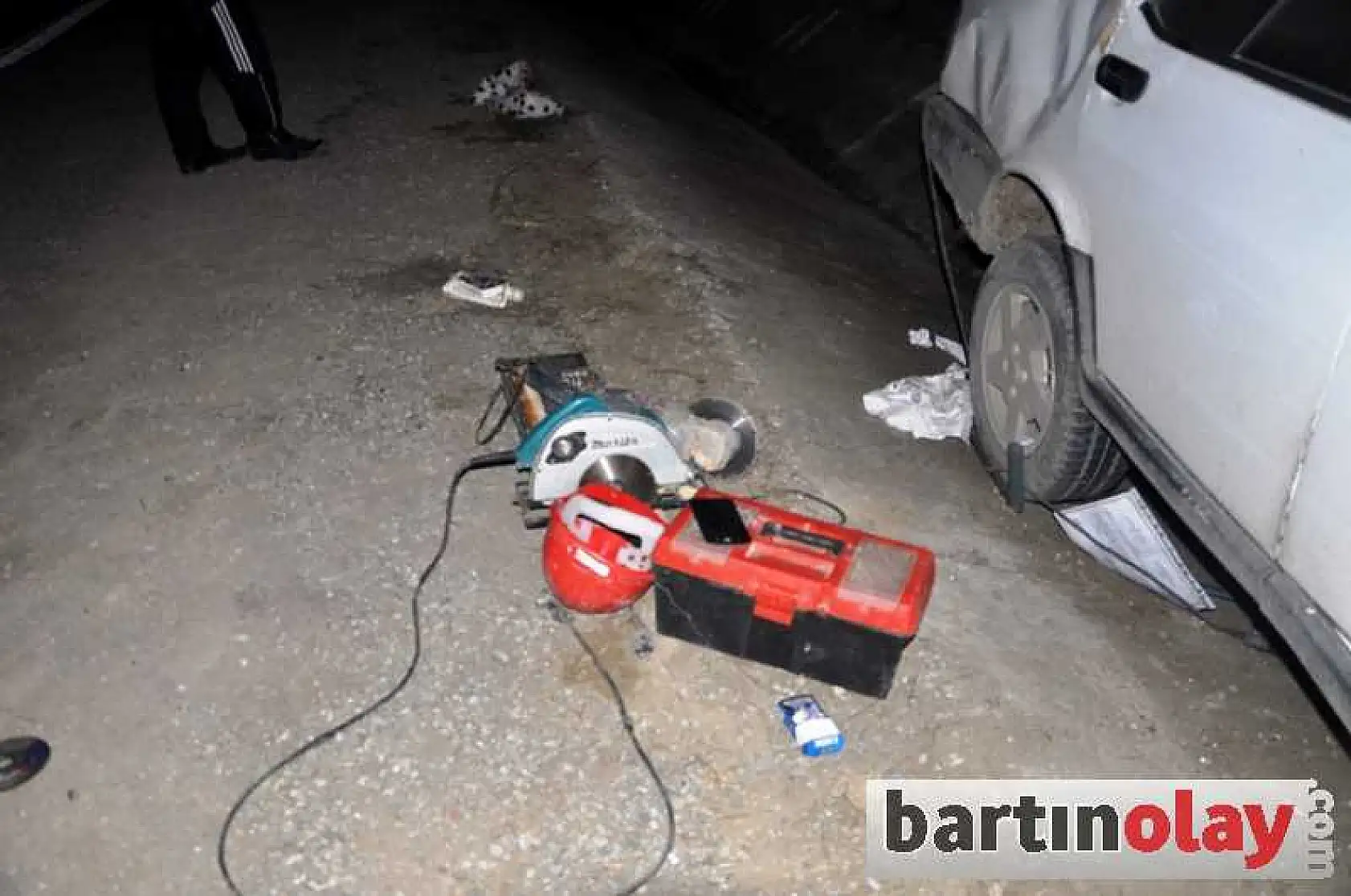 Kız Öğrenciye Otomobil Çarptı 