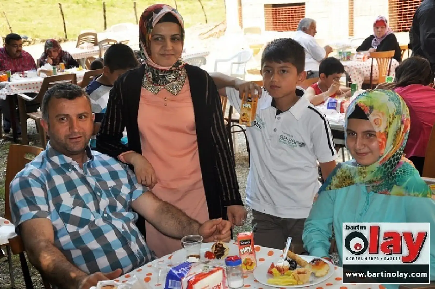 KOZCAĞIZ'DA AÇIK BÜFE KAHVALTI