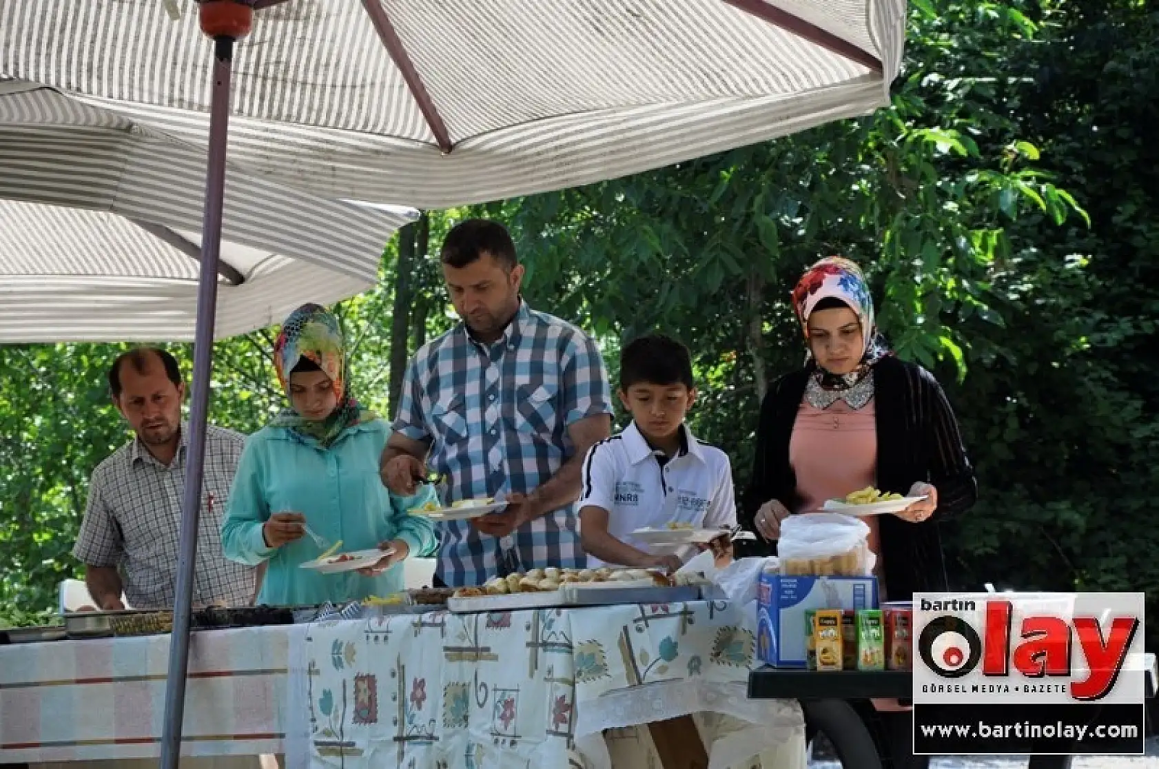 KOZCAĞIZ'DA AÇIK BÜFE KAHVALTI