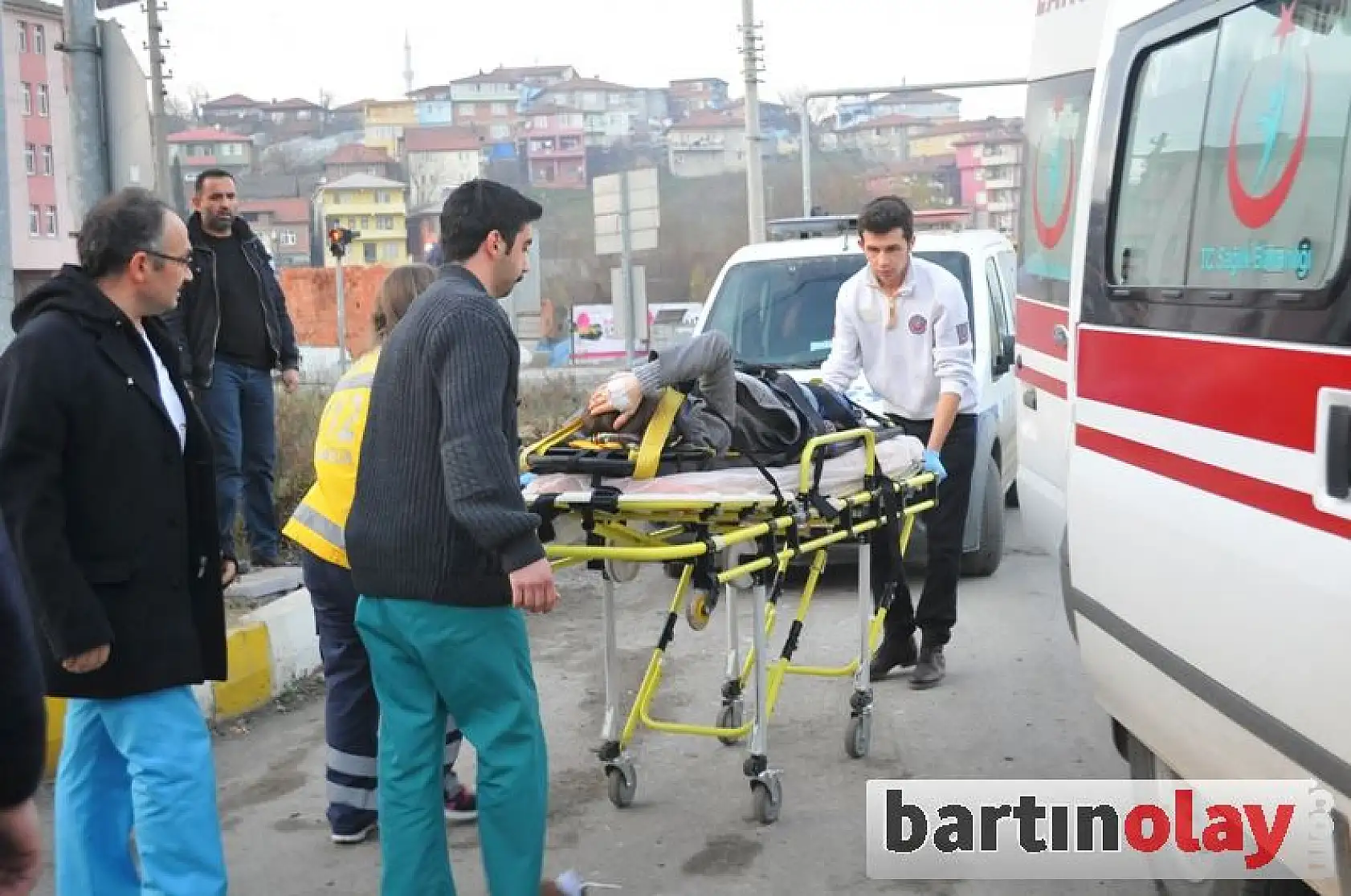 Otomobil yayaya çarptı