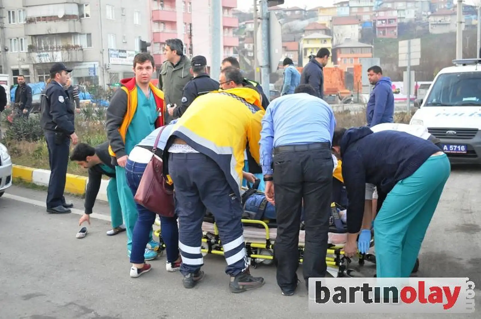 Otomobil yayaya çarptı