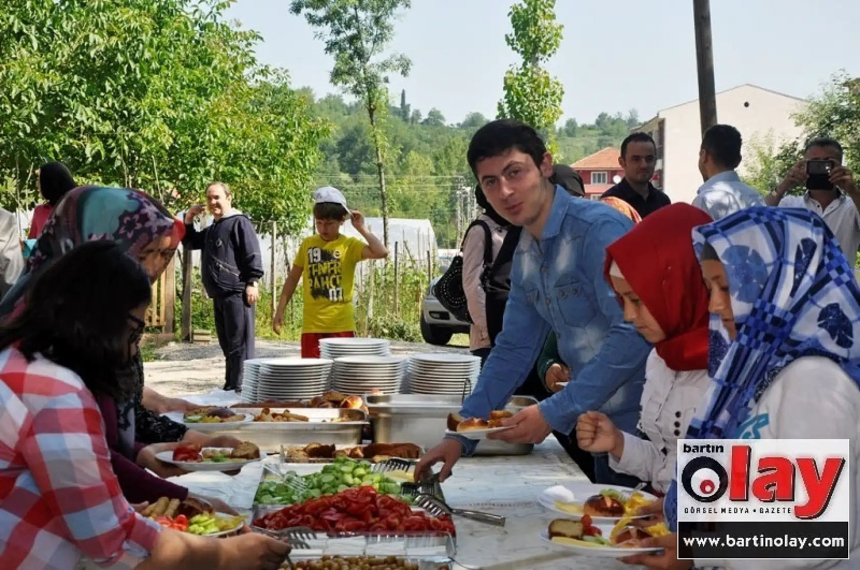 KOZCAĞIZ'DA AÇIK BÜFE KAHVALTI