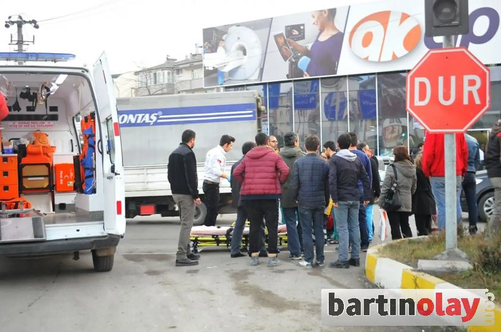 Otomobil yayaya çarptı