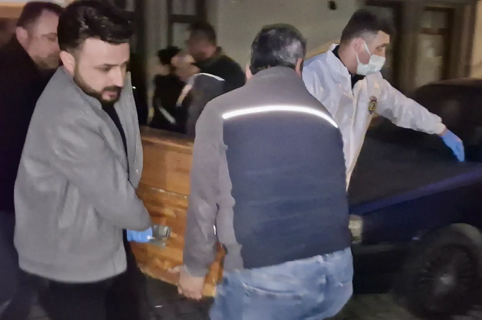 Evinde hareketsiz halde bulundu