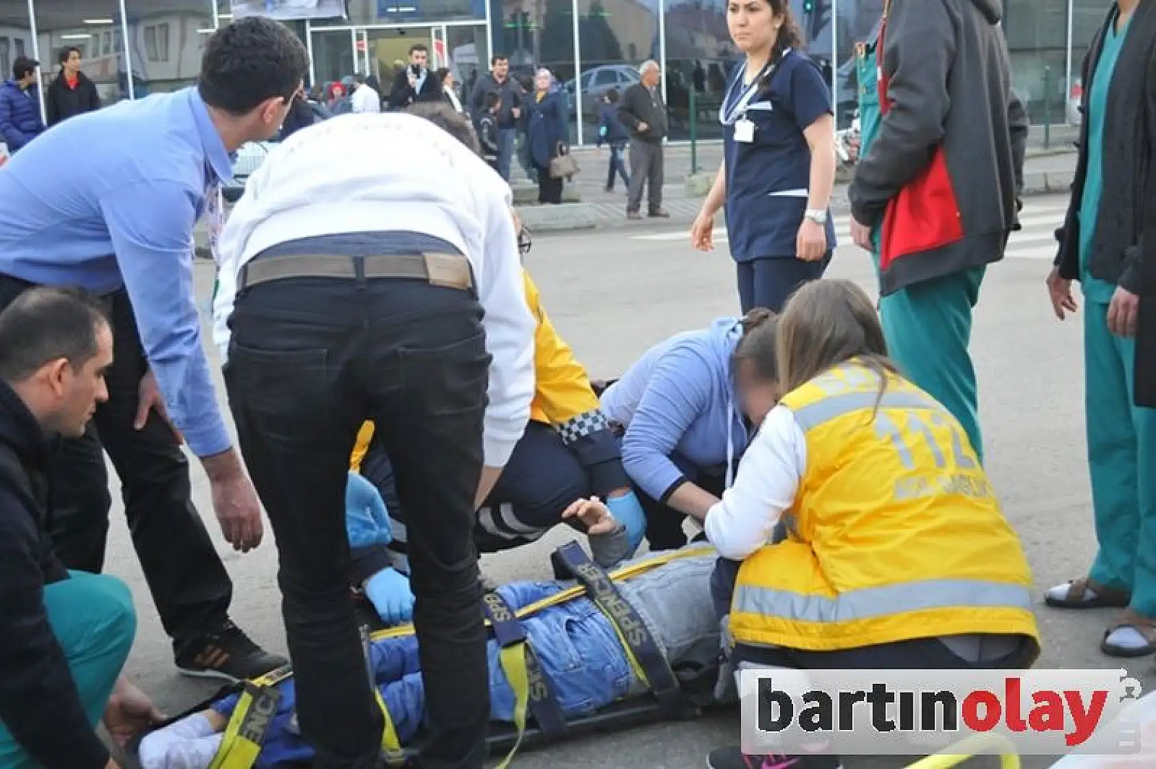 Otomobil yayaya çarptı