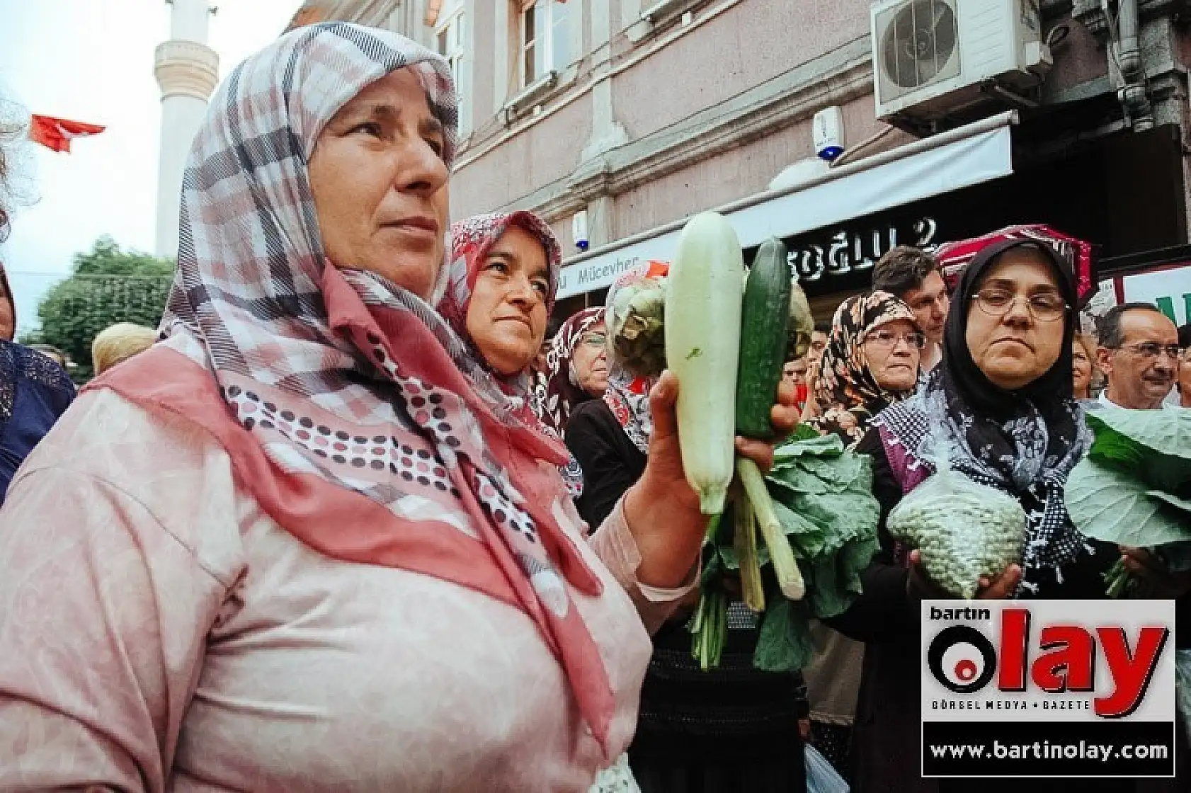 Santrale Çiftçi Kadınlardan Sebzeli Tepki