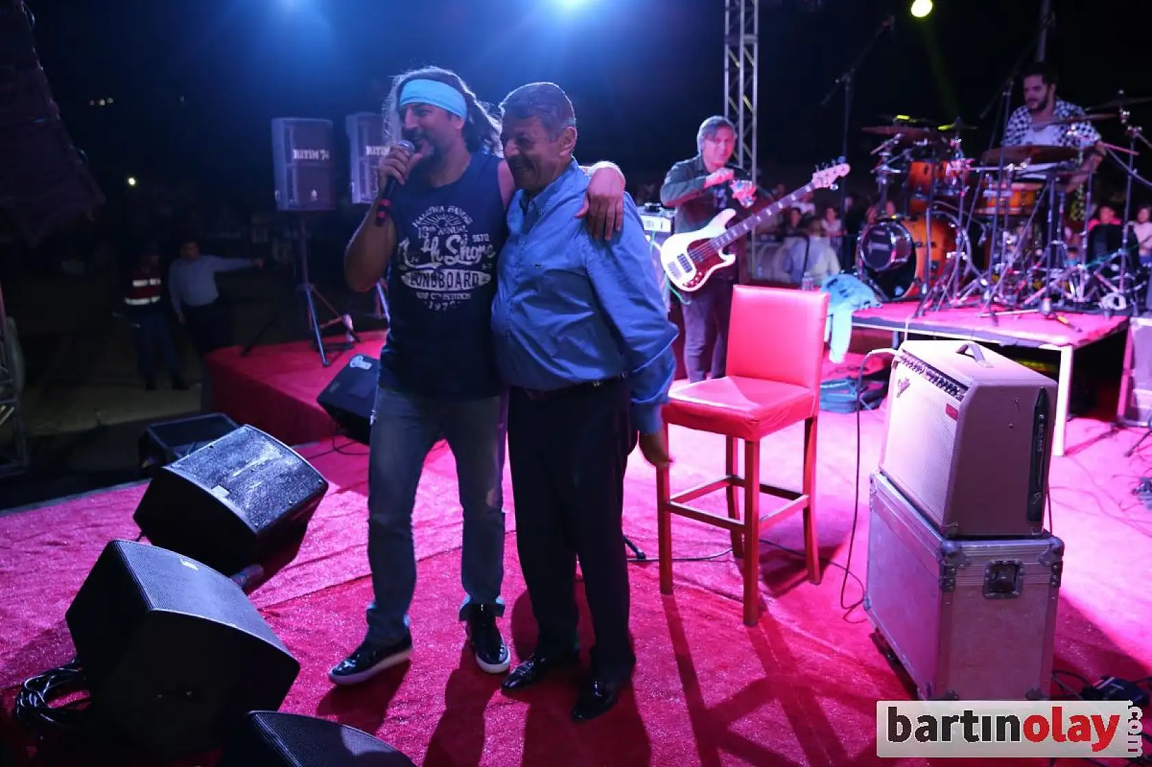 Çelik ve Simge İnkumu'nda konser verdi 