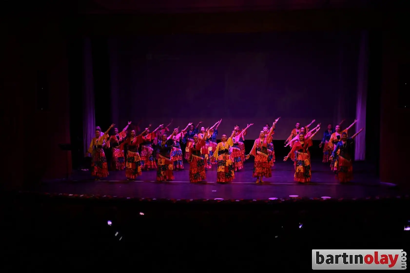 Dans şölenini izleyenler büyülendi