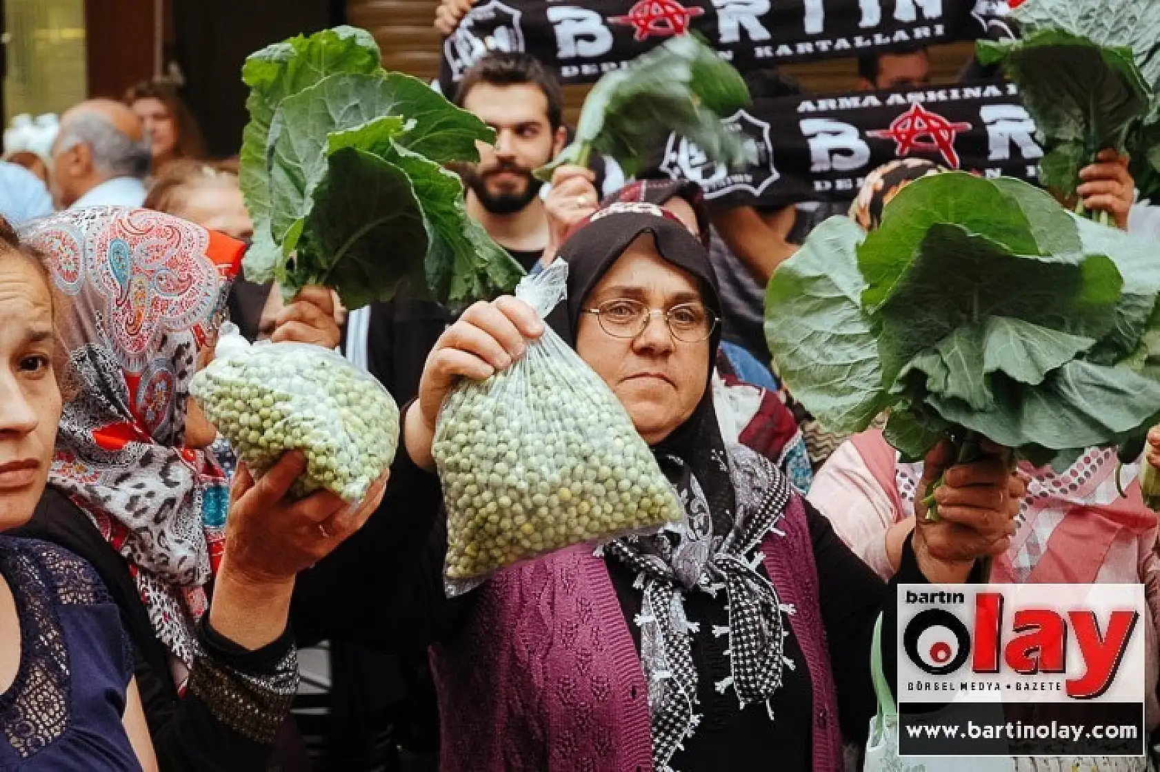 Santrale Çiftçi Kadınlardan Sebzeli Tepki