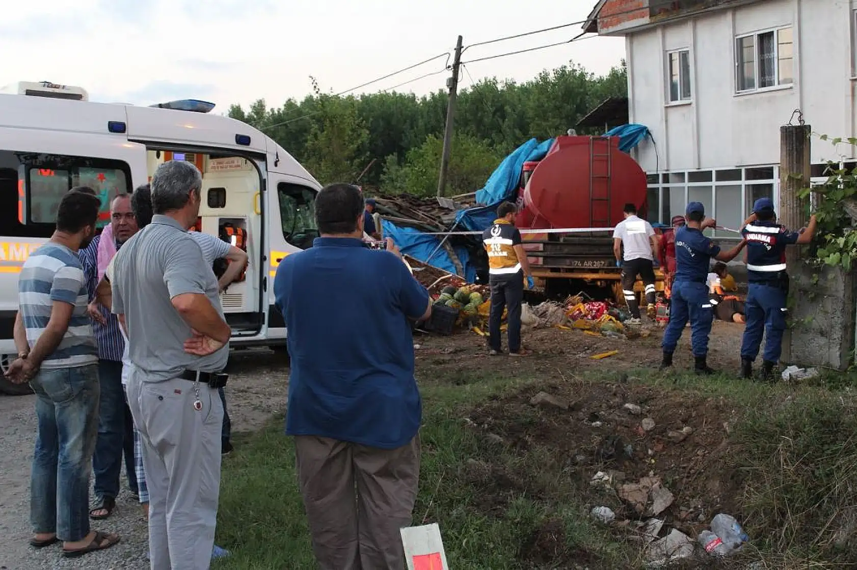 İtfaiye aracı dehşet saçtı