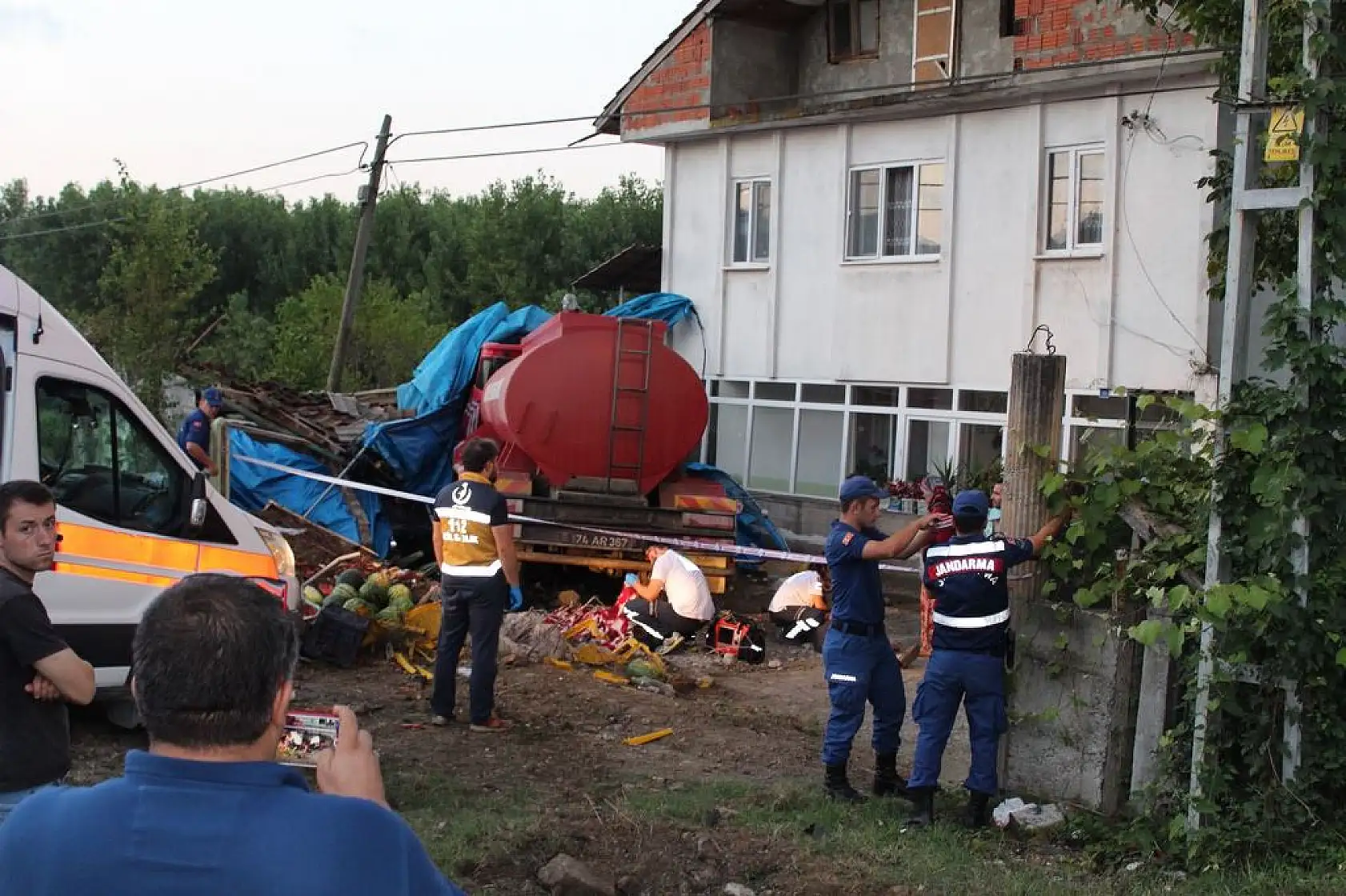 İtfaiye aracı dehşet saçtı