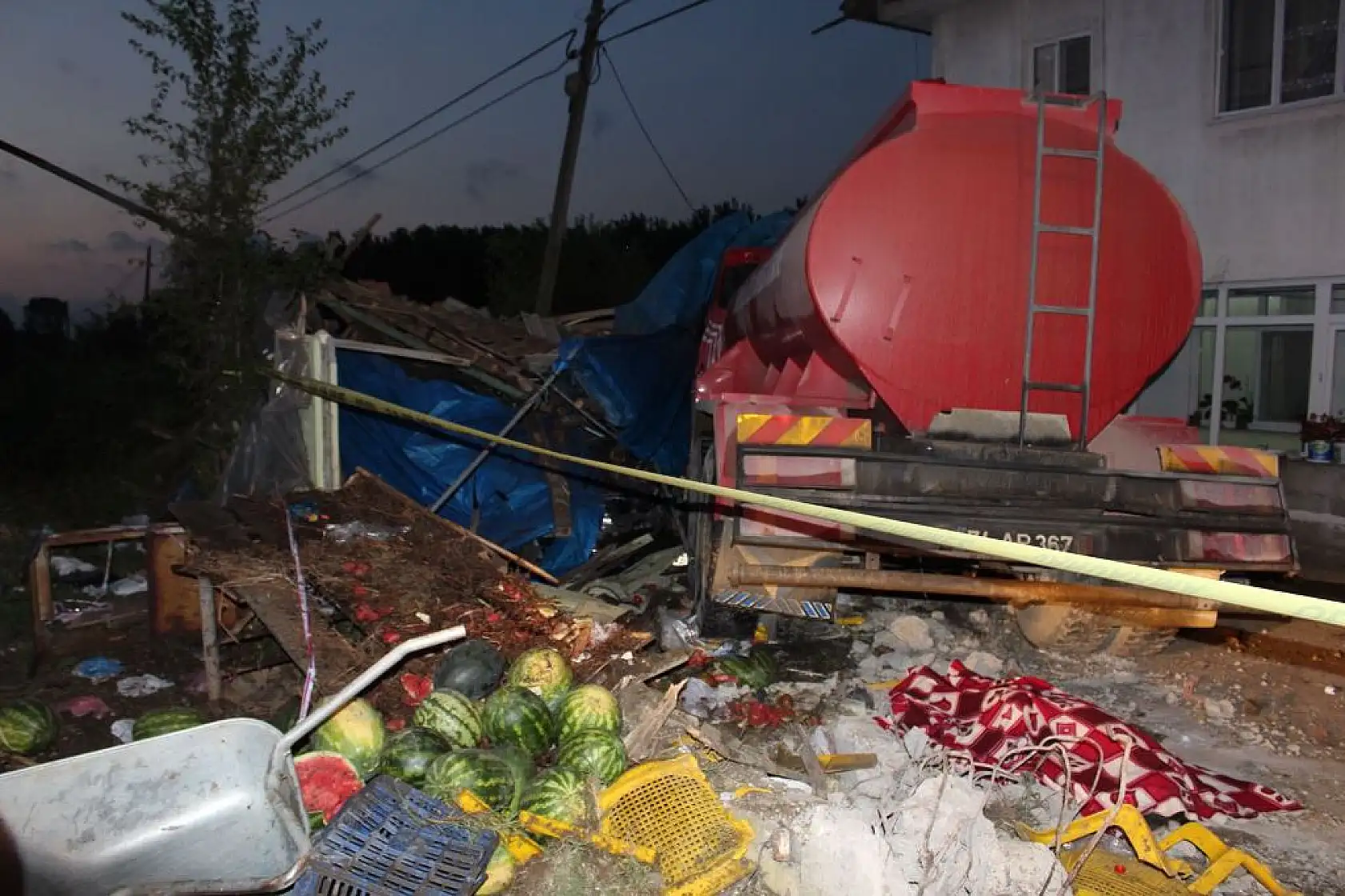 İtfaiye aracı dehşet saçtı