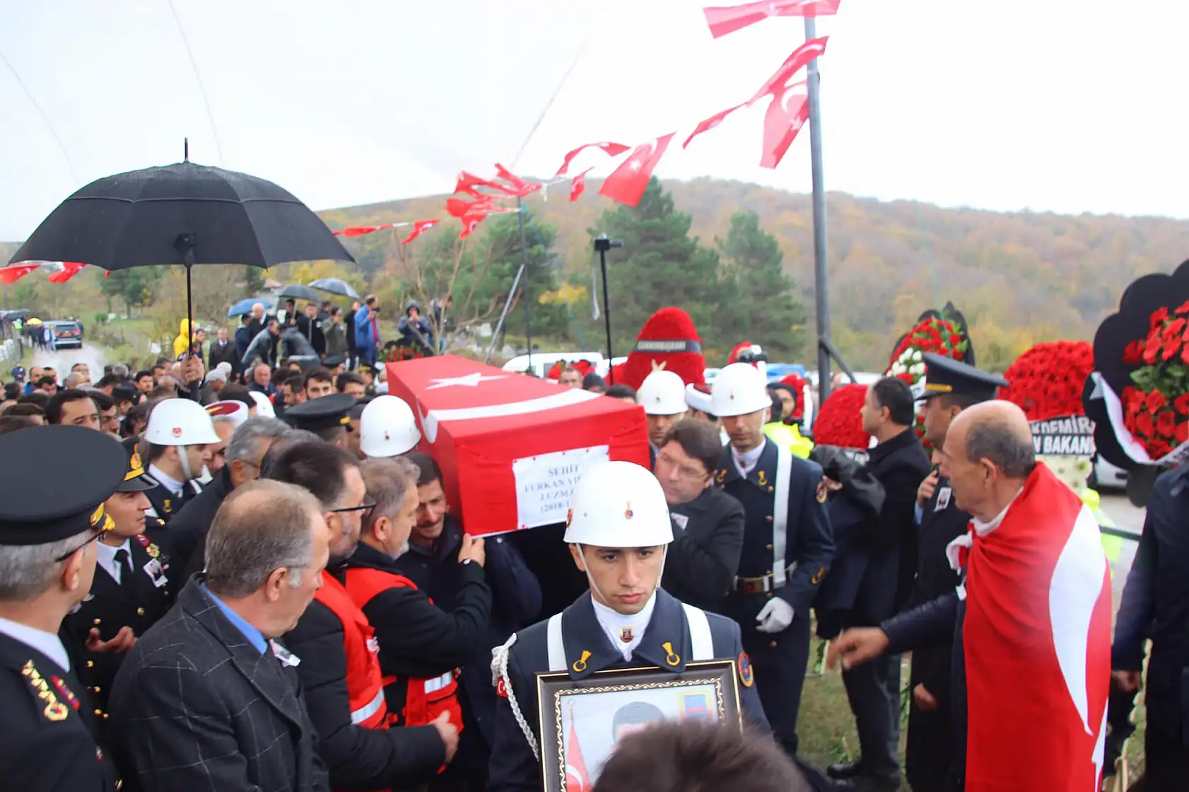 Şehit Furkan Yılmaz son yolculuğuna uğurlandı