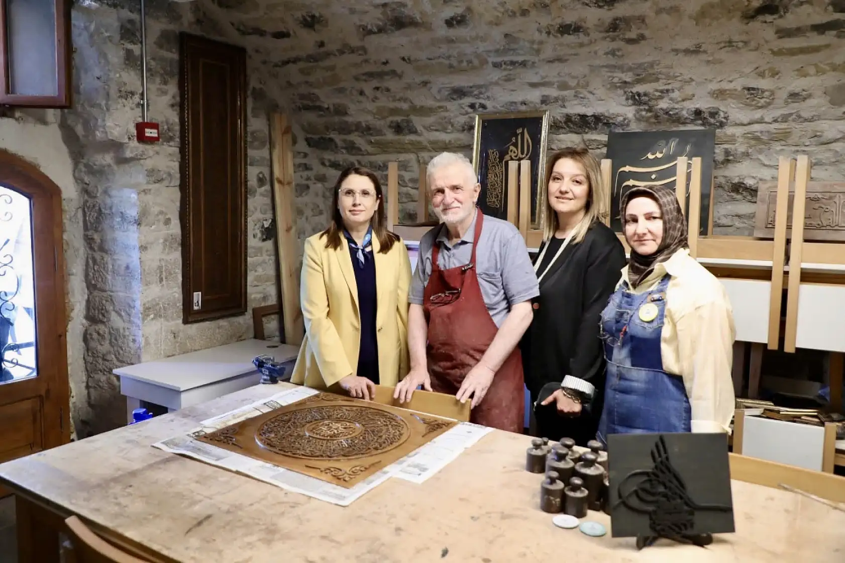 Valimiz var halkın içinde