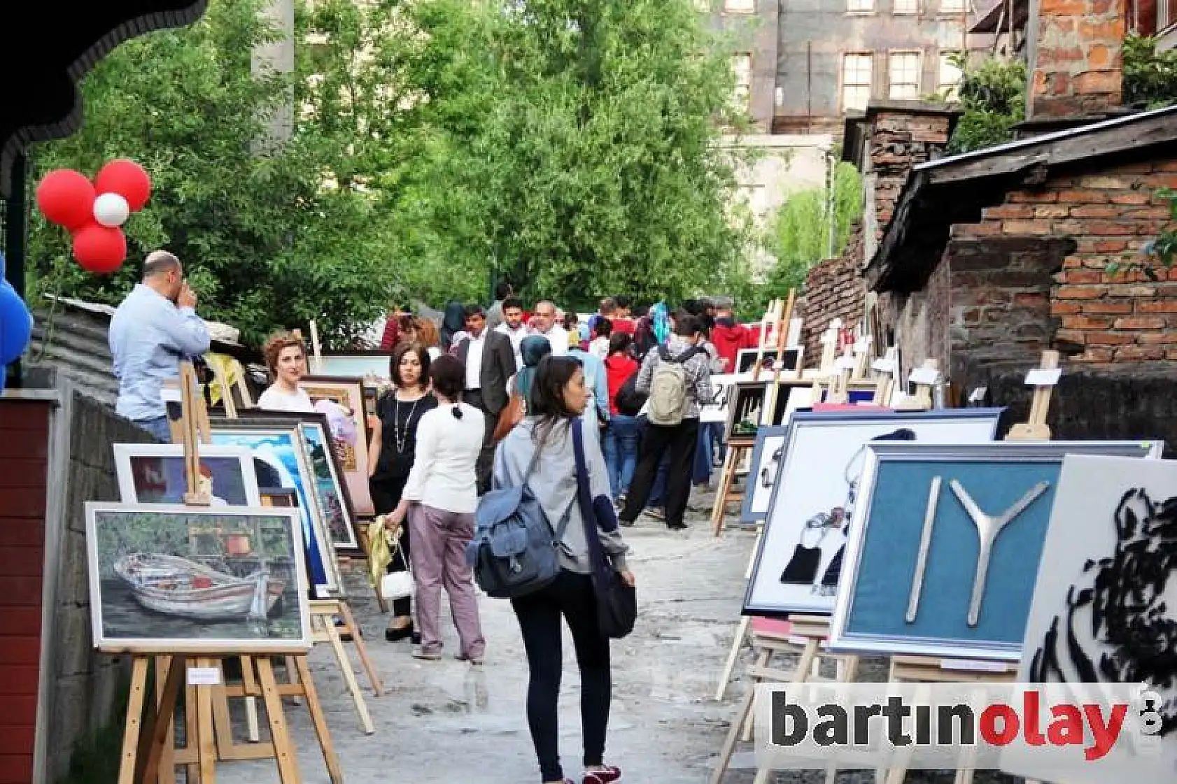 Bartın'da sokak sergisi beğenildi