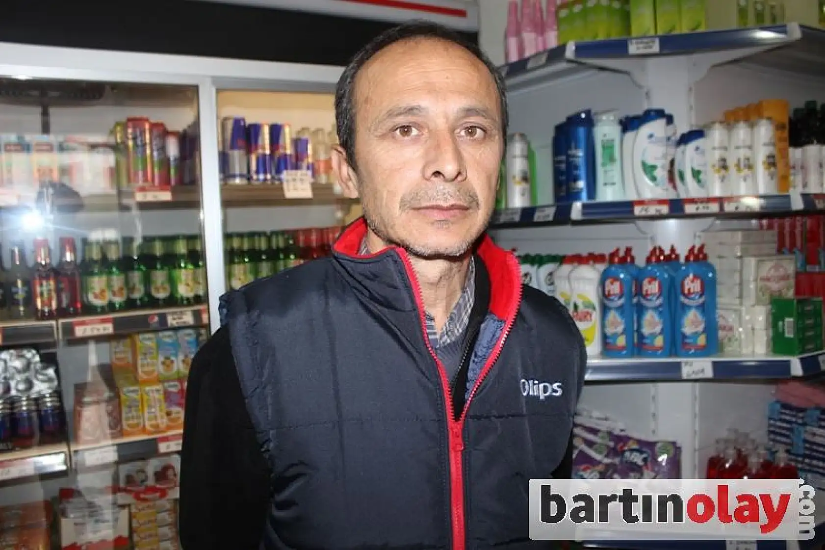 Sigara alma bahanesiyle dolandırdı