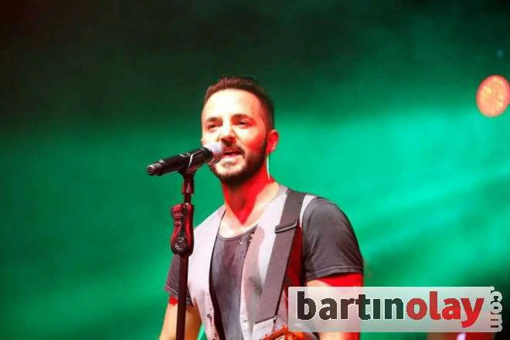 GÖKHAN ÖZEN, BEKAR HAYRANLARINA DUA ETTİ 