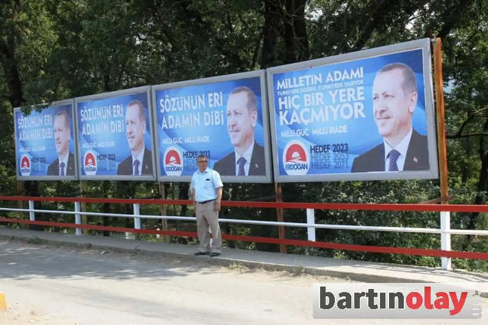 BAŞBAKAN SEVGİSİ BİLLBOARD KİRALATTI