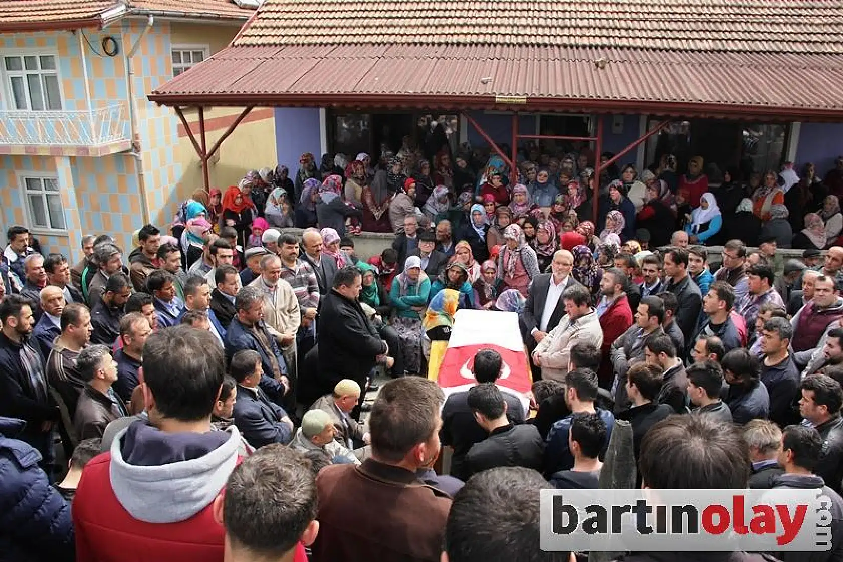 Madencinin cenazesinde feryatlar yürekleri dağladı  