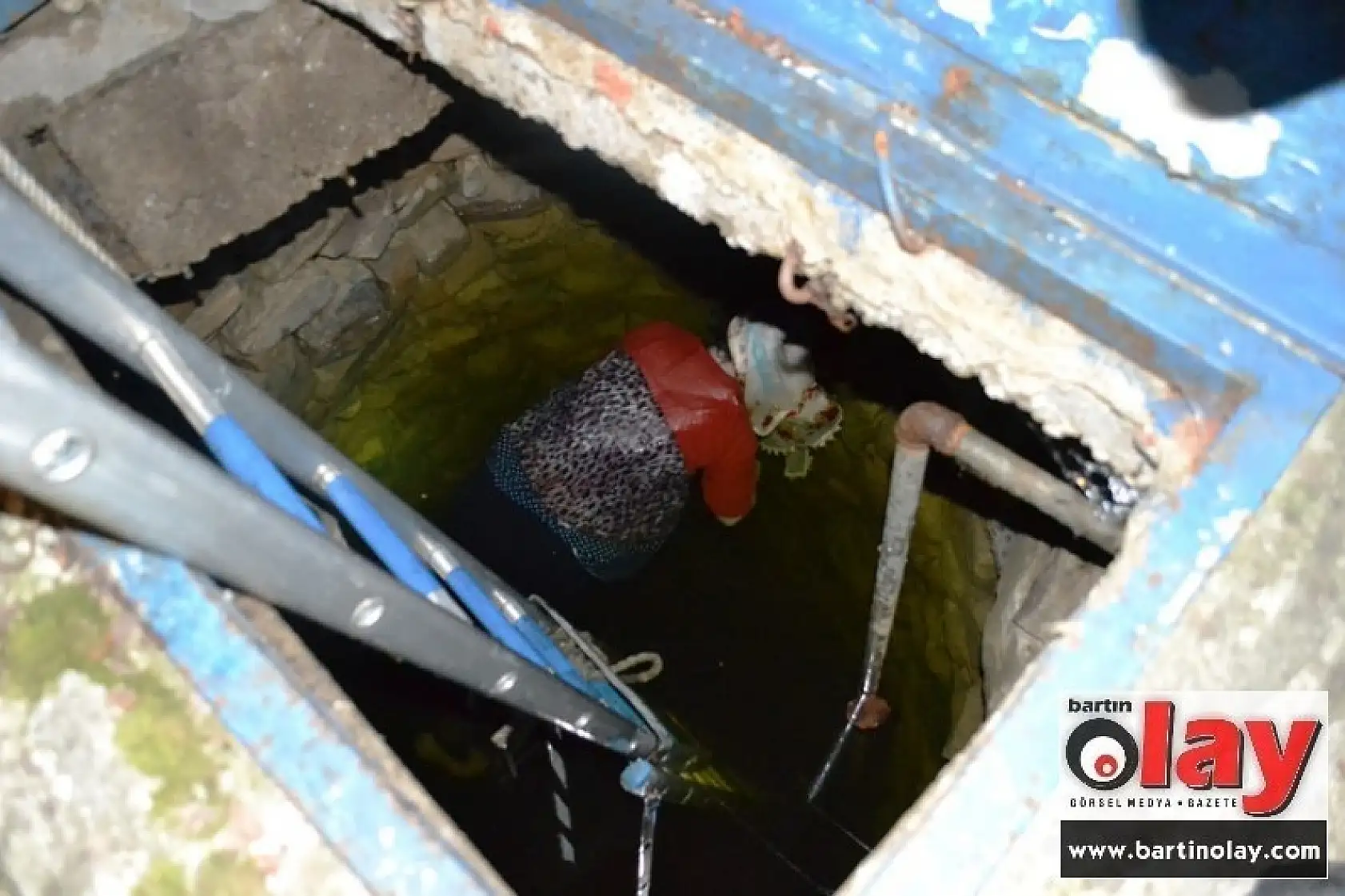 Su Kuyusuna Atlayarak İntihar Etti